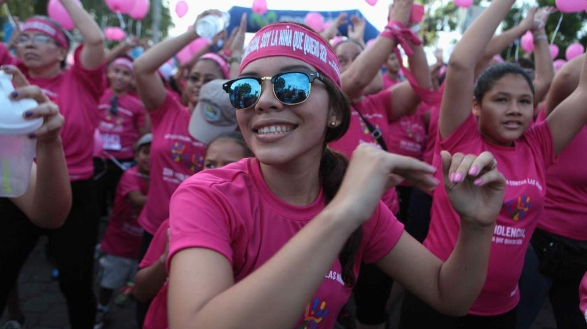 
Unas 2,500 personas participan el domingo en una carrera y caminata por el derecho a las niñas a vivir sin violencia, en Managua, según los datos de la organización Plan Internacional. 
