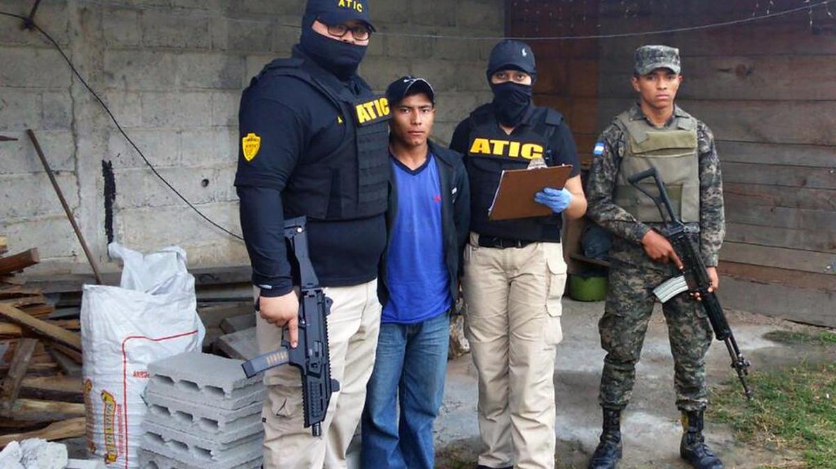 Los presuntos autores del asesinato de Urquía fueron identificados como Manuel Orlando López Ortiz, José Adán Rivera Pérez (en la foto) y un hermano de este último.