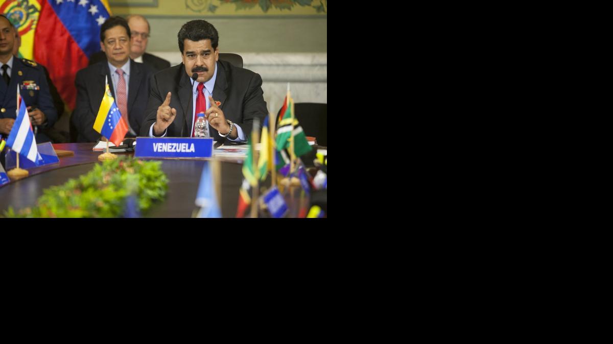 
El mandatario venezolano, Nicolás Maduro, preside la reunión del bloque ALBA, martes 17 de marzo de 2015, en el Palacio de Miraflores en Caracas (Venezuela).
