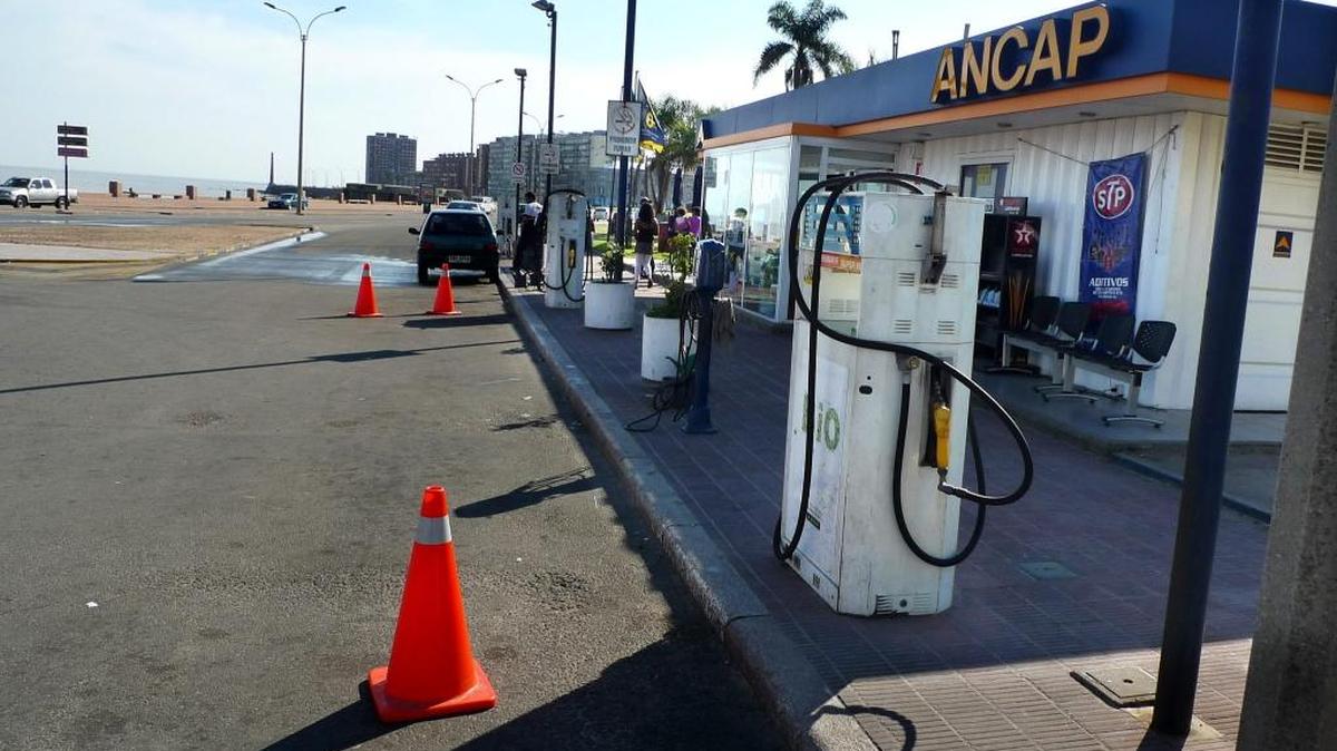 Una estación de servicio de la petrolera estatal ANCAP en Montevideo, Uruguay. La Cámara de Diputados aprobó el domingo una inyección de capital por $872 millones a esa empresa.