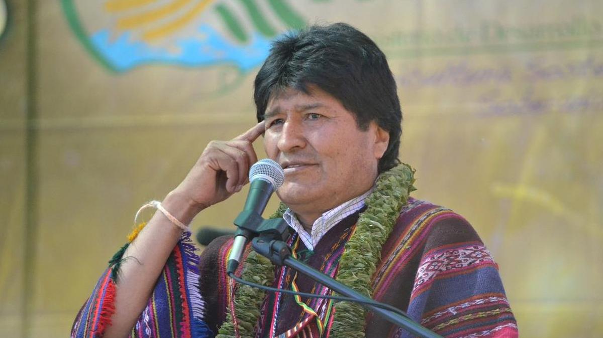 Fotografía cedida por la Agencia Boliviana de Información (ABI) del presidente Evo Morales, habla durante el evento de conmemoración del "Día de la Revolución agraria, productiva y comunitaria" en Tarabuco, Chuquisaca (Bolivia) el miércoles 2 de agosto de 2017.