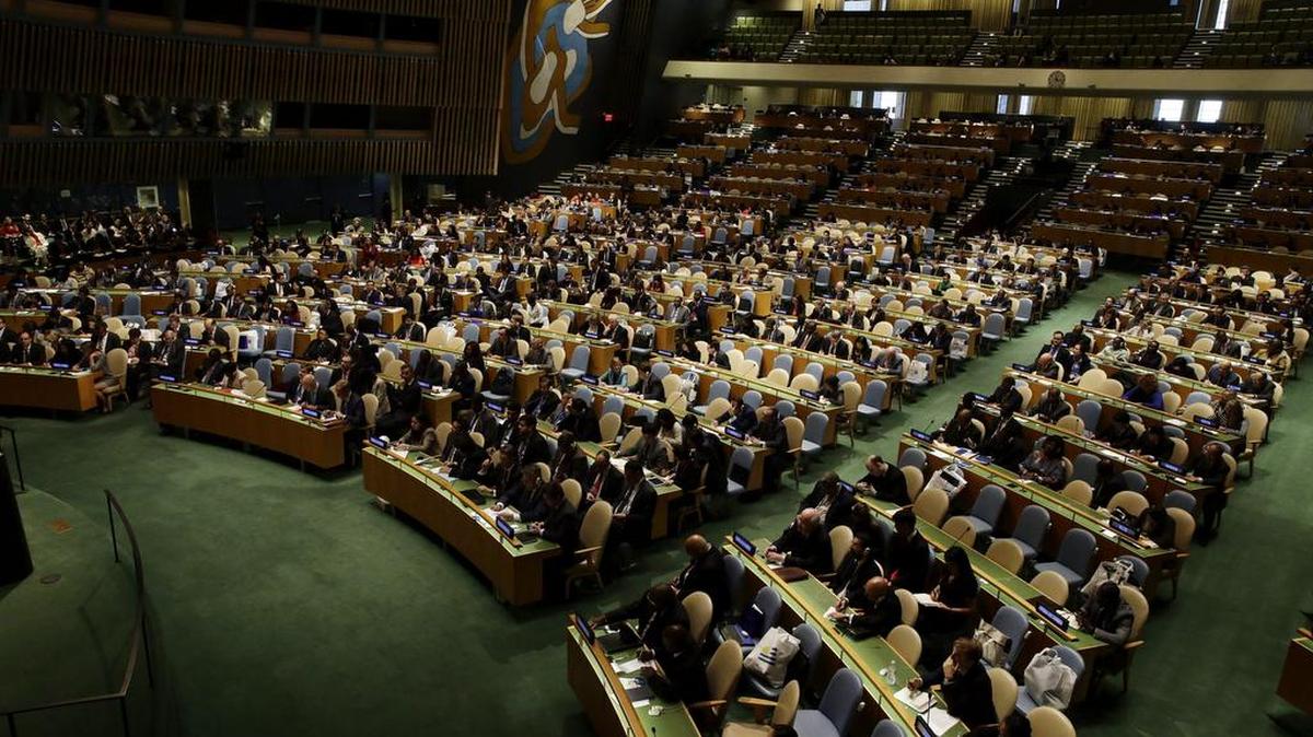 
 Vista de la Asamblea General de Naciones Unidas durante la elección de los cinco miembros no permanentes del Consejo de Seguridad en Nueva York, Estados Unidos, hoy 15 de octubre de 2015. En la votación además de Uruguay, que sustituirá a Chile, fueron elegidos Japón, Ucrania, Egipto y Senegal, que reemplazarán a partir de enero a Chad, Jordania, Lituania y Nigeria. 
