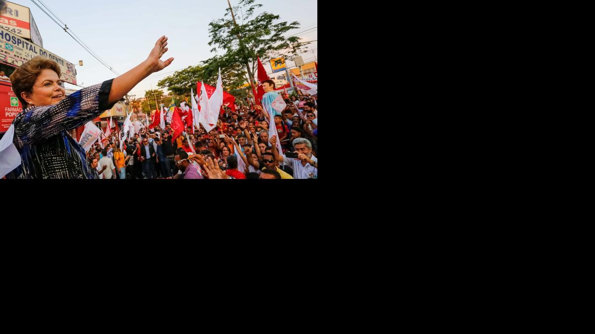 
Dilma Rousseff, favorita para ganar de nuevo la presidencia de Brasil, en un acto de campaña en la ciudad de Riberião das Neves, estado de Minas Gerais, Brasil. 
