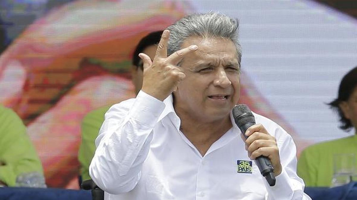 Lenín Moreno, ex vicepresidente ecuatoriano y candidato oficialista, marcha adelante en las encuestas para las elecciones presidenciales del 19 de febrero.