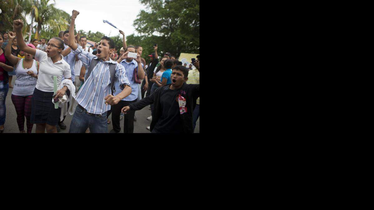 
Manifestantes participan en una protesta contra la construcción del canal interoceánico, en San Jorge, Nicaragua, en octubre del 2014.



