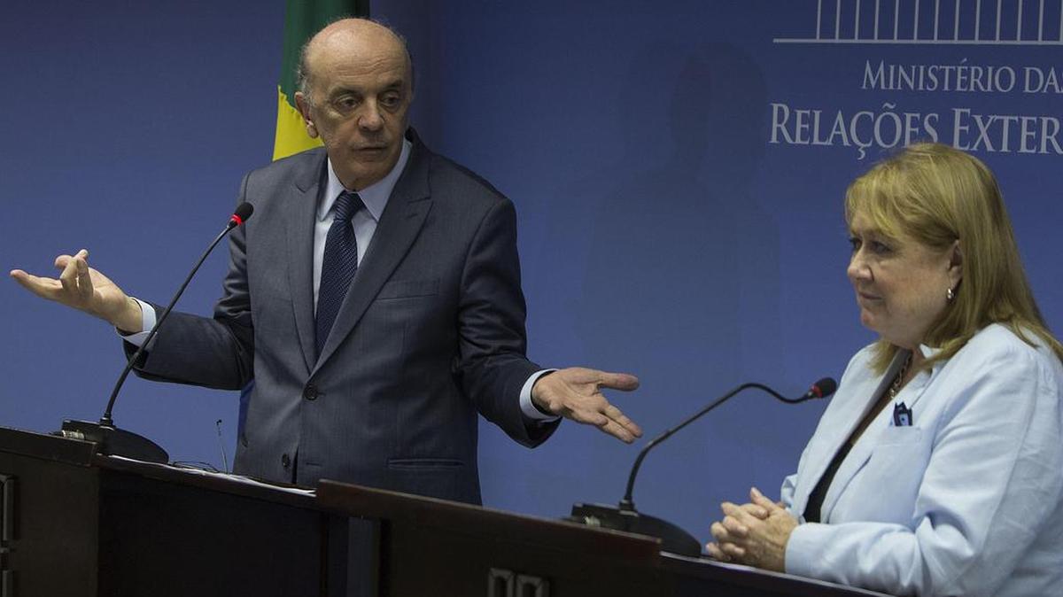 El Canciller de Brasil, José Serra (i), y la Canciller de Argentina, Susana Malcorra (d), participan en una conferencia de prensa el jueves 8 de diciembre de 2016, en el Palacio do Itamarati de Brasilia (Brasil).
