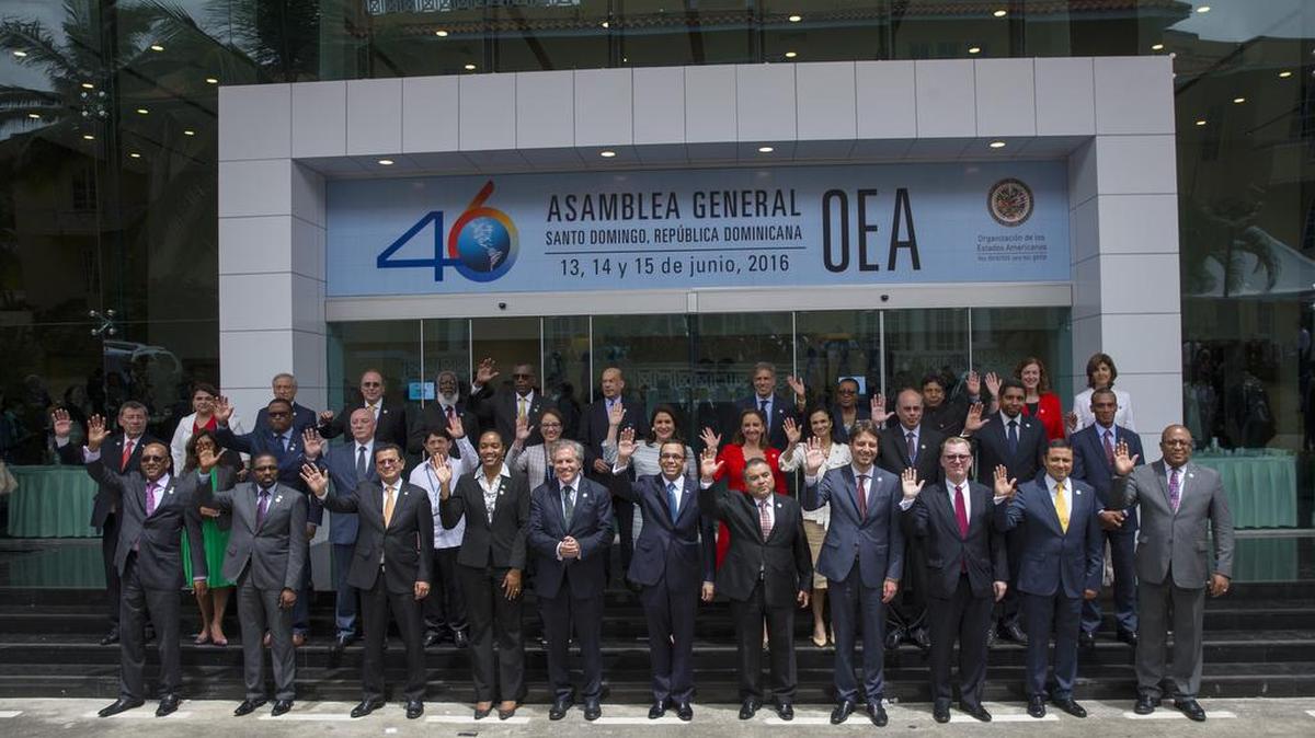 Fotografía oficial de la XLVI Asamblea General Ordinaria de la Organización de Estados Americanos (OEA) hoy, martes 14 de junio de 2016, en Santo Domingo (República Dominicana).