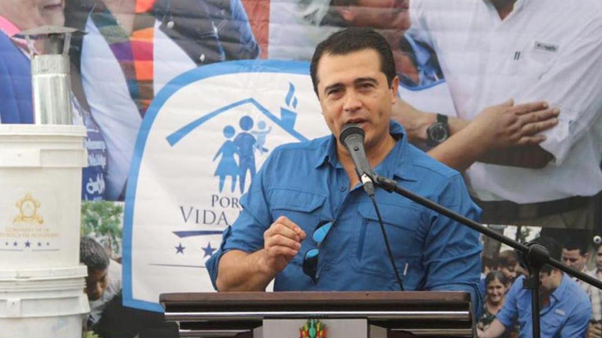 Antonio “Tony” Hernández, hermano del mandatario Juan Orlando Hernández y diputado en el Congreso Nacional, viajó a Miami acompañado de su abogado, según publicó el diario hondureño El Heraldo.