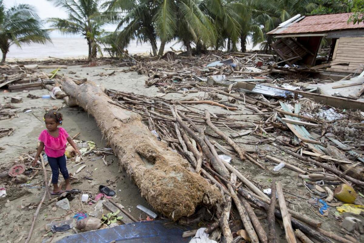 Vista de los daños causados por el paso del huracán María el viernes 22 de septiembre de 2017, en la ciudad de Nagua, República Dominicana. Un total de 38 localidades de República Dominicana siguen aisladas a causa del desbordamiento de ríos, arroyos y cañadas que provocó el huracán María.