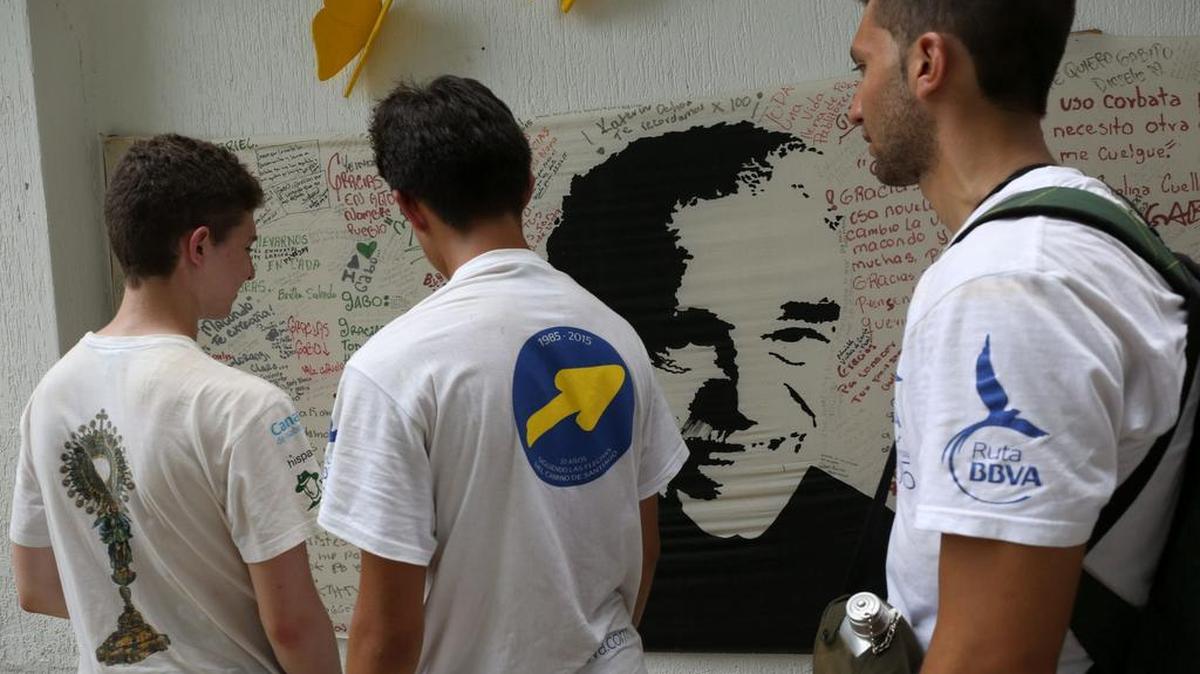 
Los expedicionarios de la Ruta BBVA en Aracataca, Colombia, donde nació casi un siglo atrás el escritor Gabriel García Márquez.
