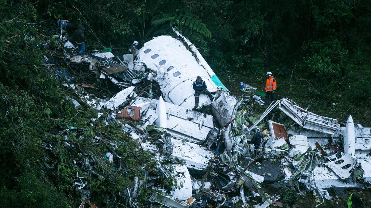 El avión de Lamia, en el que viajaban futbolistas y dirigentes del Chapecoense, además de periodistas y tripulantes, se estrelló el pasado 28 de noviembre cerca de la ciudad colombiana de Medellín.