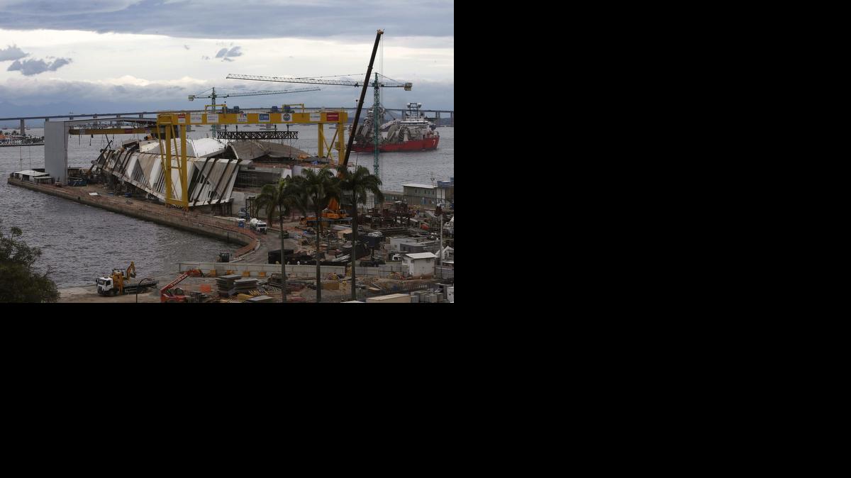 
Vista general de las obras del “Museo del Mañana”, que están al 76 por ciento concluidas en la zona portuaria de la ciudad de Río de Janeiro, durante una visita de la prensa el miércoles 26 de noviembre.


