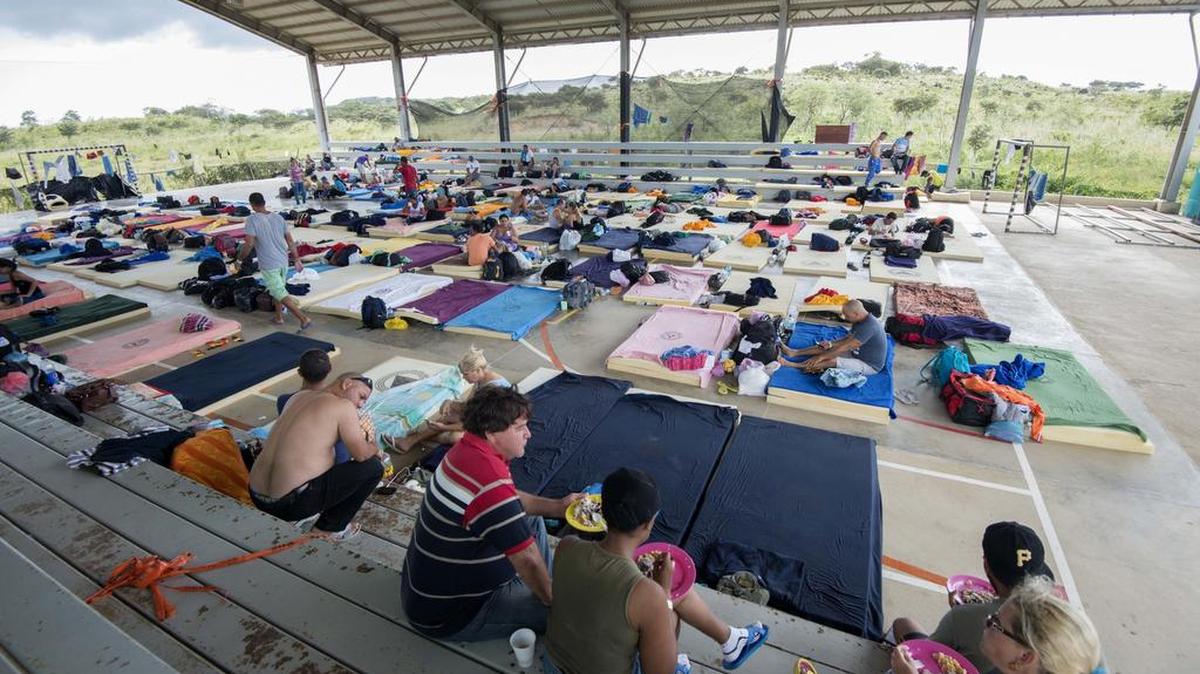 Desde el 14 de noviembre Costa Rica ha otorgado casi 6,000 visas de tránsito a emigrantes cubanos que llegaron desde Panamá, donde en este momento hay otros 2,000 esperando recibir el documento.