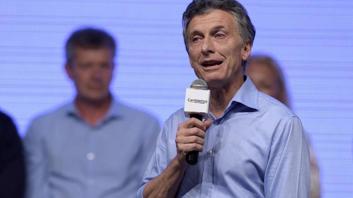 El presidente electo de Argentina, Mauricio Macri, habla en Buenos Aires el domingo. Una editorial del diario La Nación que llamó a dejar atrás “la venganza” por los crímenes de la última dictadura, se publicó un día después del triunfo de Macri,