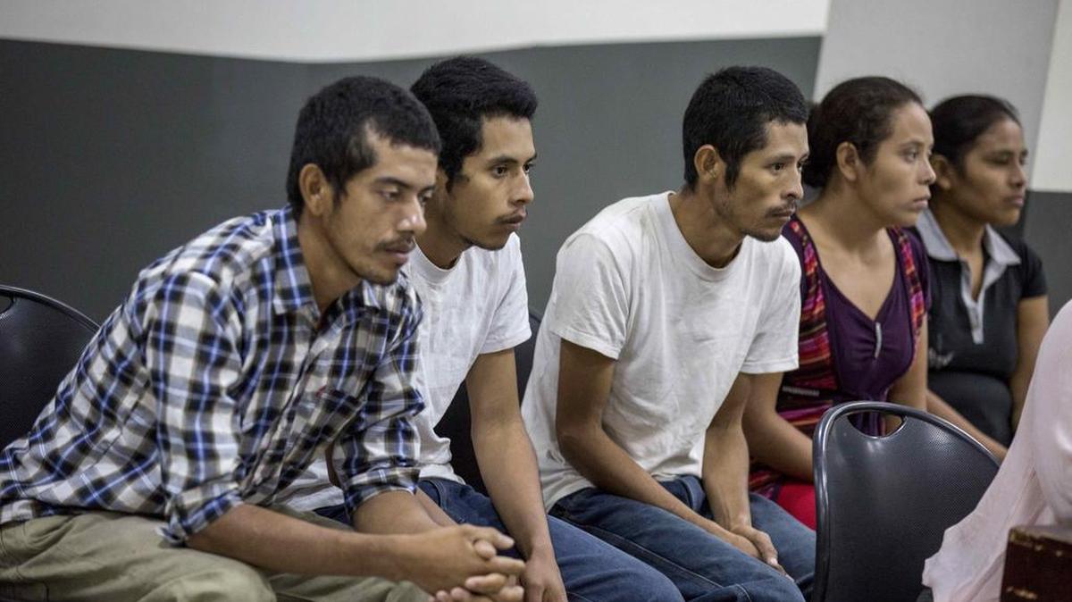 Desde la izquierda, Franklin Jarquín Hernández, Juan Gregorio Rocha Romero, Pedro Rocha Romero, Tomasa Rocha Romero y Esmeyda del Socorro Orozco Téllez, acusados de secuestro simple y asesinato, en un juzgado de Managua (Nicaragua) el viernes 10 de marzo de 2017.