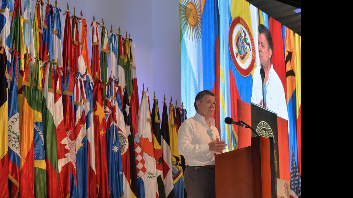 
‘Colombia busca promover una solución integral que ataque todos los eslabones de la cadena del narcotráfico de forma diferenciada’, afirmó el Presidente Juan Manuel Santos el martes, en Cartagena. 
