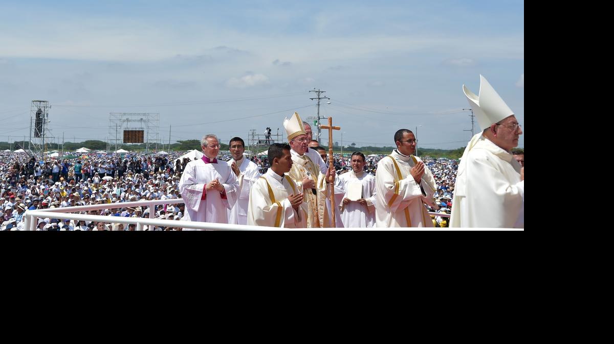 
El papa Francisco celebra una misa campal en el parque Samanes de Guayaquil, Ecuador, el lunes.
