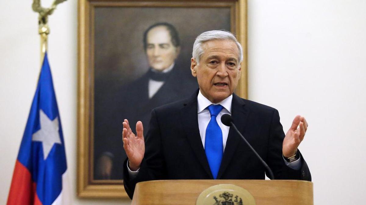 El canciller chileno, Heraldo Muñoz, escribió en su cuenta de Twitter que como Gobierno se sienten “complacidos” por este cambio, pero esperan “su libertad plena” de Leopoldo López.