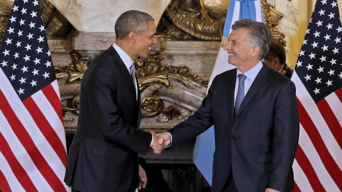 El presidente de Estados Unidos, Barack Obama, y su homólogo argentino Mauricio Macri se saludan durante su encuentro en la Casa Rosada, el miércoles 23 de marzo del 2016.