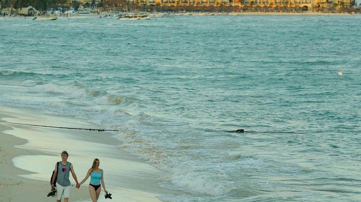 Una pareja canadiense murió mientras usaba un jacuzzi en un hotel del balneario mexicano de Playa del Carmen.