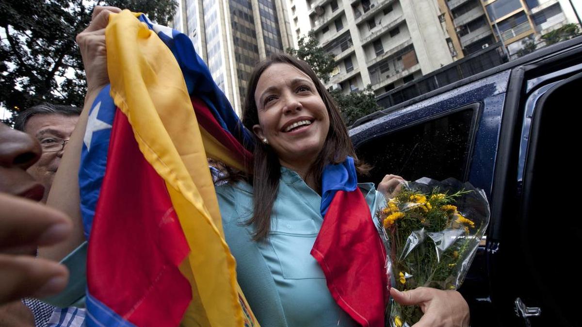 
María Corina Machado rechazó la decisión que acordó la alianza de Mesa de la Unidad Democrática, que integra una veintena de partidos.


