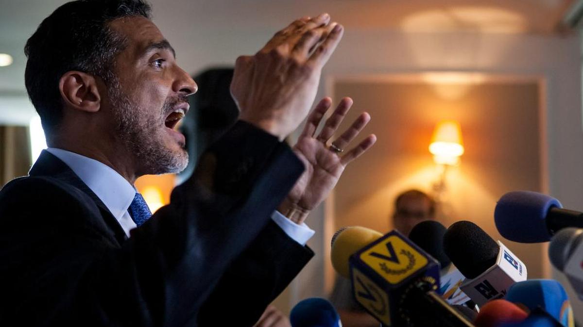 
Juan Carlos Gutiérrez, líder del equipo defensor del opositor venezolano Leopoldo López, habla en una rueda de prensa el martes en Caracas.

