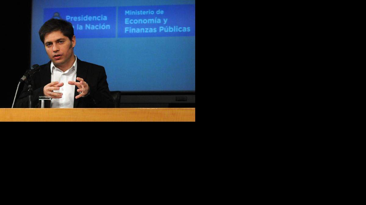 
El ministro de Economía Axel Kicillof afirmó en una rueda de prensa que se produjo “una caída tan fuerte e inesperada del precio del petróleo que tiene efectos económicos y sectoriales a lo largo y ancho del planeta”. 
