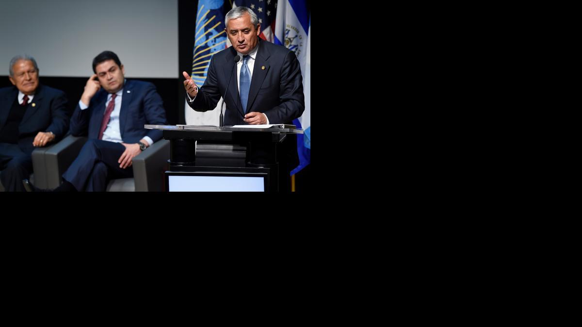 
Los presidentes Salvador Sánchez Cerén (El Salvador), Juan Orlando Hernández (Honduras) y Otto Pérez Molina (Guatemala), en el seminario ‘Invertir en Centroamérica’, en el Banco Interamericano de Desarrollo, en Washington, DC. 
