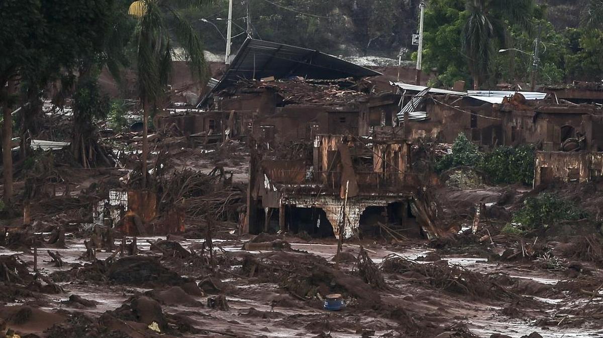 Fotografía de una zona del distrito Bento Rodrigues el viernes que fue afectado por un deslave producido por la ruptura de dos diques de un depósito de residuos de un complejo minero, en el estado de Minas Gerais, Brasil.