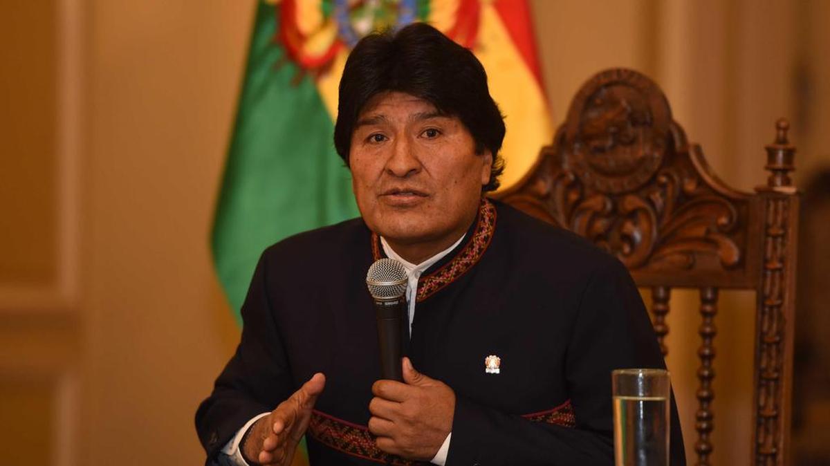 Fotografía cedida por la Agencia Boliviana de Información del presidente de Bolivia, Evo Morales, hablando en rueda de prensa el lunes 17 de Abril de 2017, en La Paz (Bolivia).