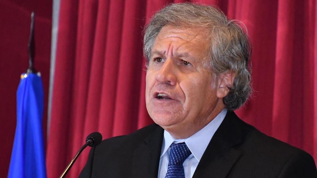 El Secretario General de la Organización de Estados Americanos (OEA), Luis Almagro, habla durante un foro sobre las olas migratorias irregulares en las Américas, en San José, el 12 de septiembre de 2017. 