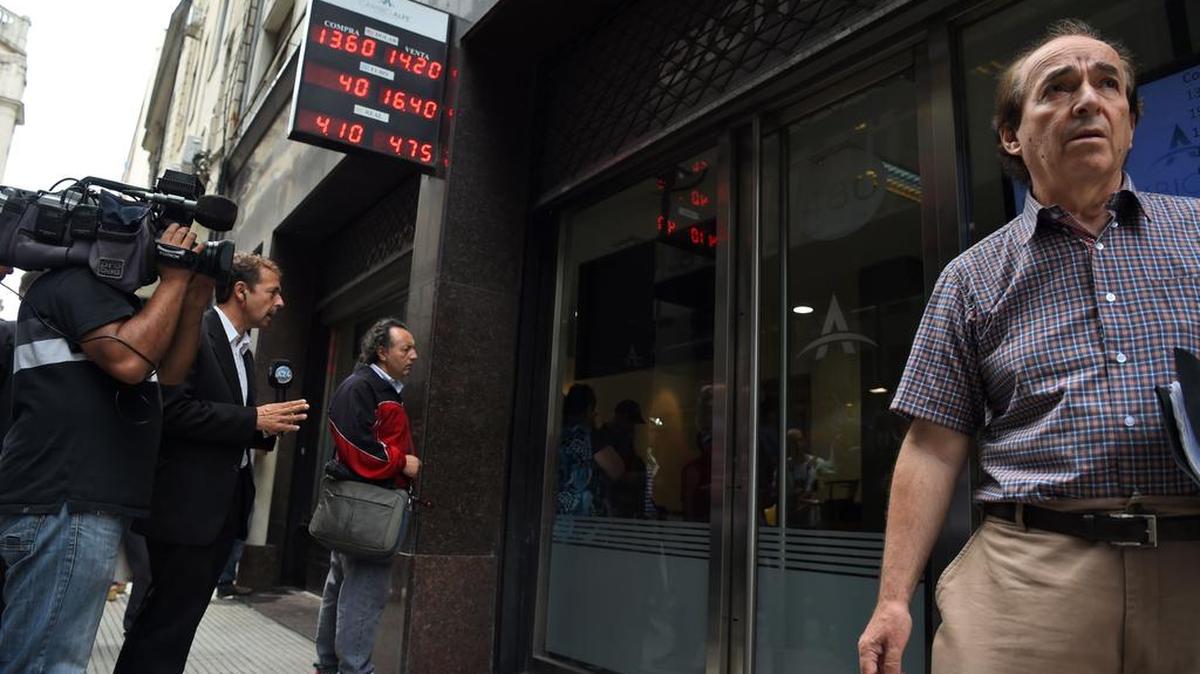 Este jueves, el peso argentino registró una devaluación del 41,9 % frente a la moneda estadounidense.