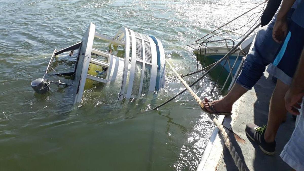 Fotografía cedida por el Ayuntamiento de Porto de Moz que muestra el naufragio de una embarcación en un río amazónico el miércoles 23 de agosto de 2017, en Porto de Moz (Brasil).