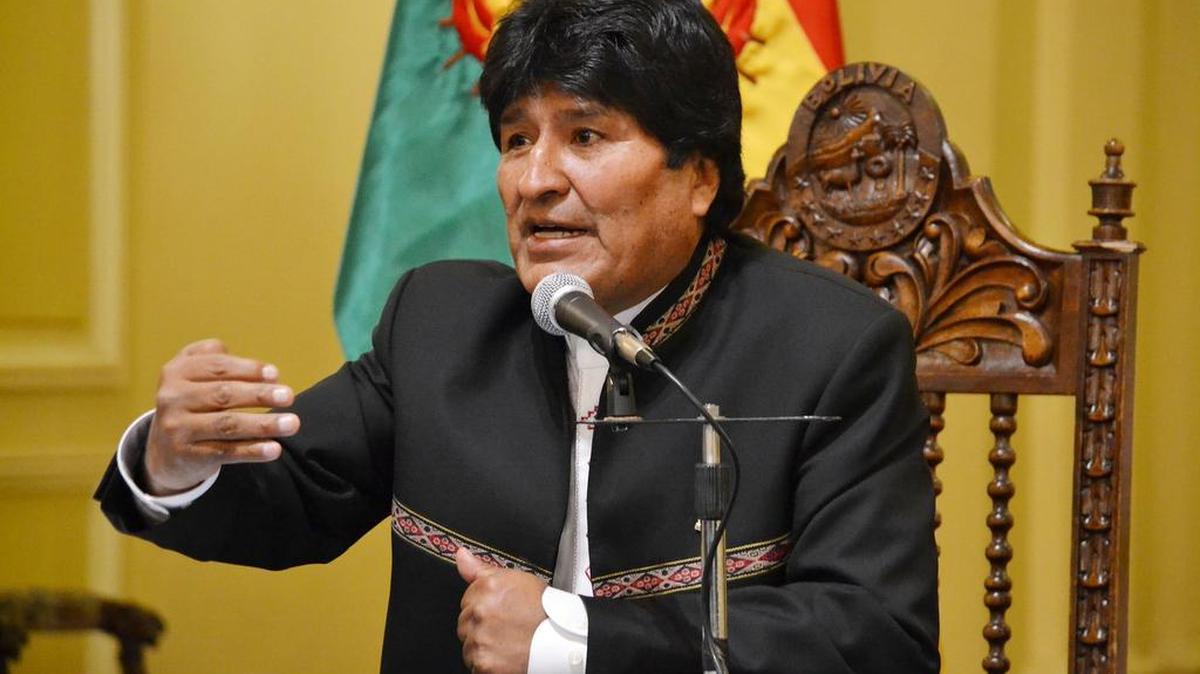Fotografía cedida por la Agencia Boliviana de Información (ABI) del presidente de Bolivia, Evo Morales, hablando durante una rueda de prensa el lunes 18 de diciembre de 2017, en La Paz (Bolivia).