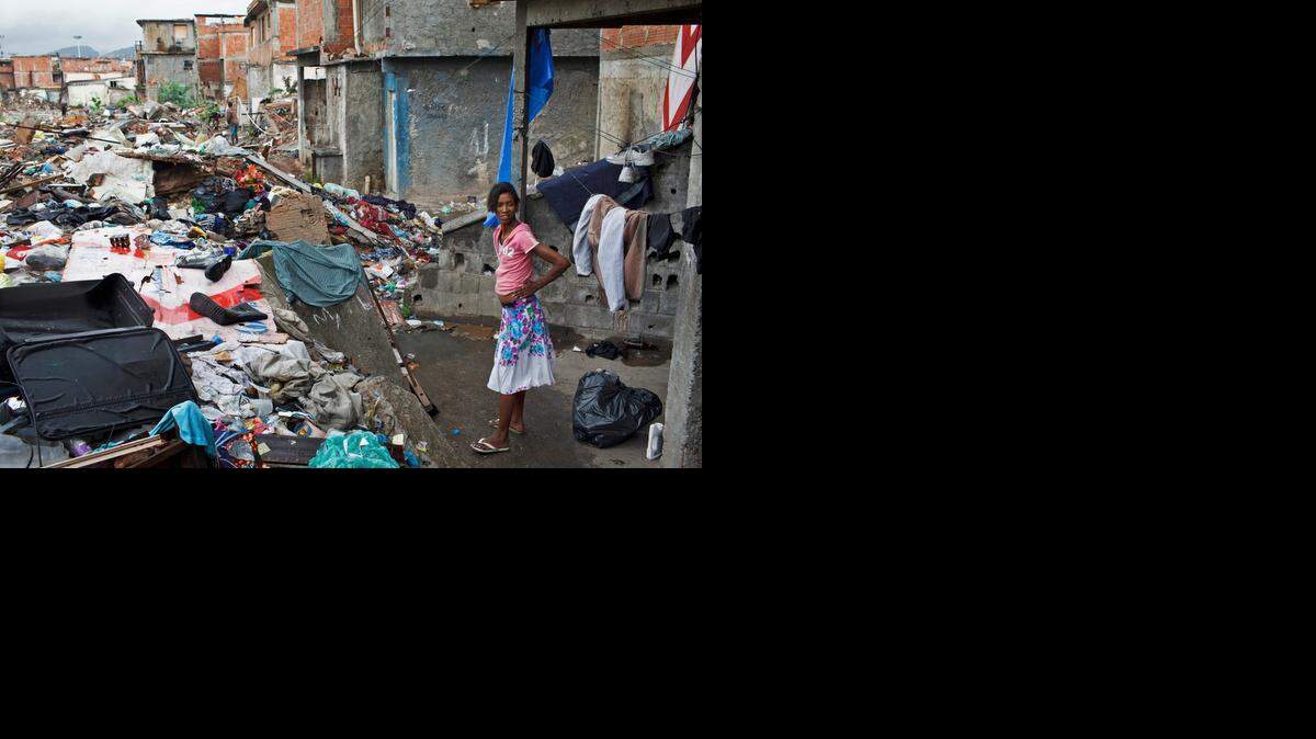 
Thais Nascimento Silva vive en los escombros de un edificio abandonado en Favela do Metro de Río de Janeiro.
