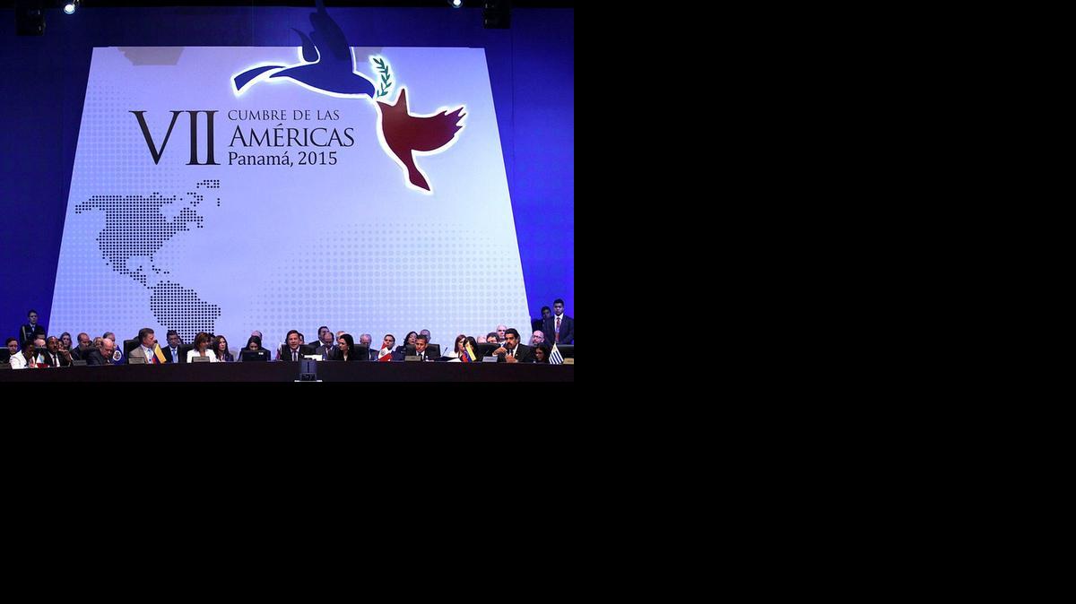 
Fotografía cedida por la Presidencia de Panamá el sábado, durante la sesión plenaria de la VII Cumbre de jefes de Estado y de Gobierno de las Américas. 

