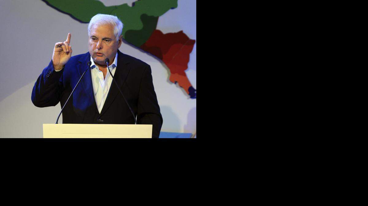 
El presidente de Panamá, Ricardo Martinelli, habla durante la sesión inaugural del I Foro Empresarial de Mesoamérica el 13 de marzo de 2013, en Ciudad de Panamá. 
