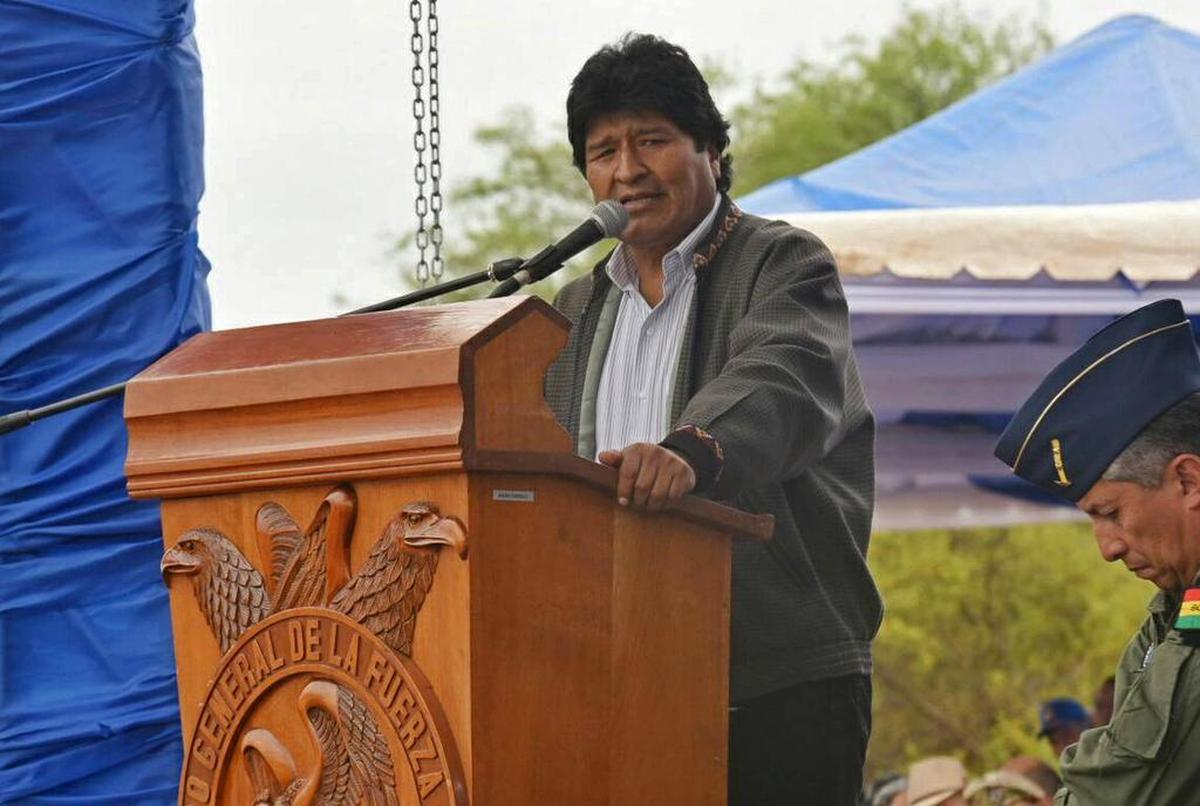 El presidente de Bolivia, Evo Morales, da un discurso durante el 94 aniversario de la Fuerza Aérea Boliviana (FAB), el 12 de octubre de 2017, celebrado en la localidad de Villamontes, en la región sureña de Tarija, Bolivia.
