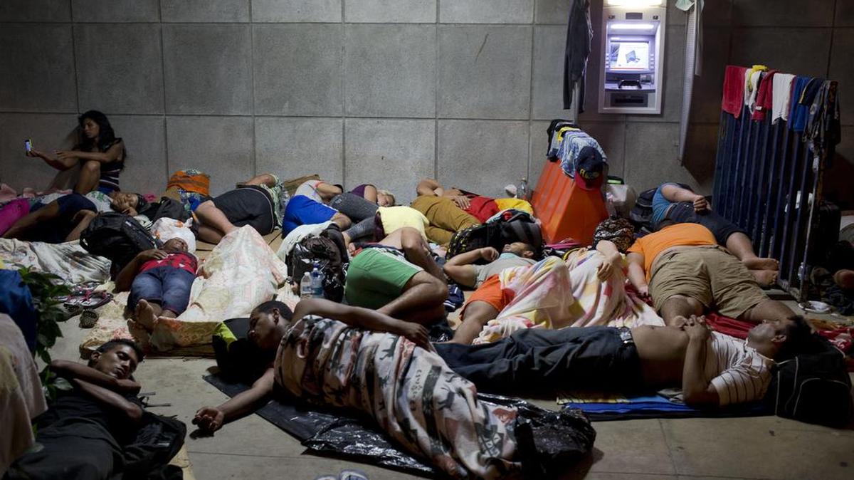El gobierno costarricense ha negociado un acuerdo con países vecinos como El Salvador, Guatemala y México para crear un corredor que le permita a estos migrantes llegar a Estados Unidos, pero ha advertido que ya no recibirá a más de ellos, incluidos los 1,000 que esperan en Panamá.