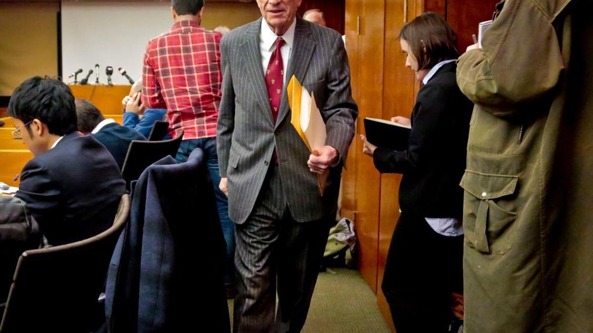 El mediador judicial en el caso que se dirime en EEU entre los bonistas y Argentina, Daniel Pollack, tras una conferencia de prensa en febrero pasado, en Nueva York.
