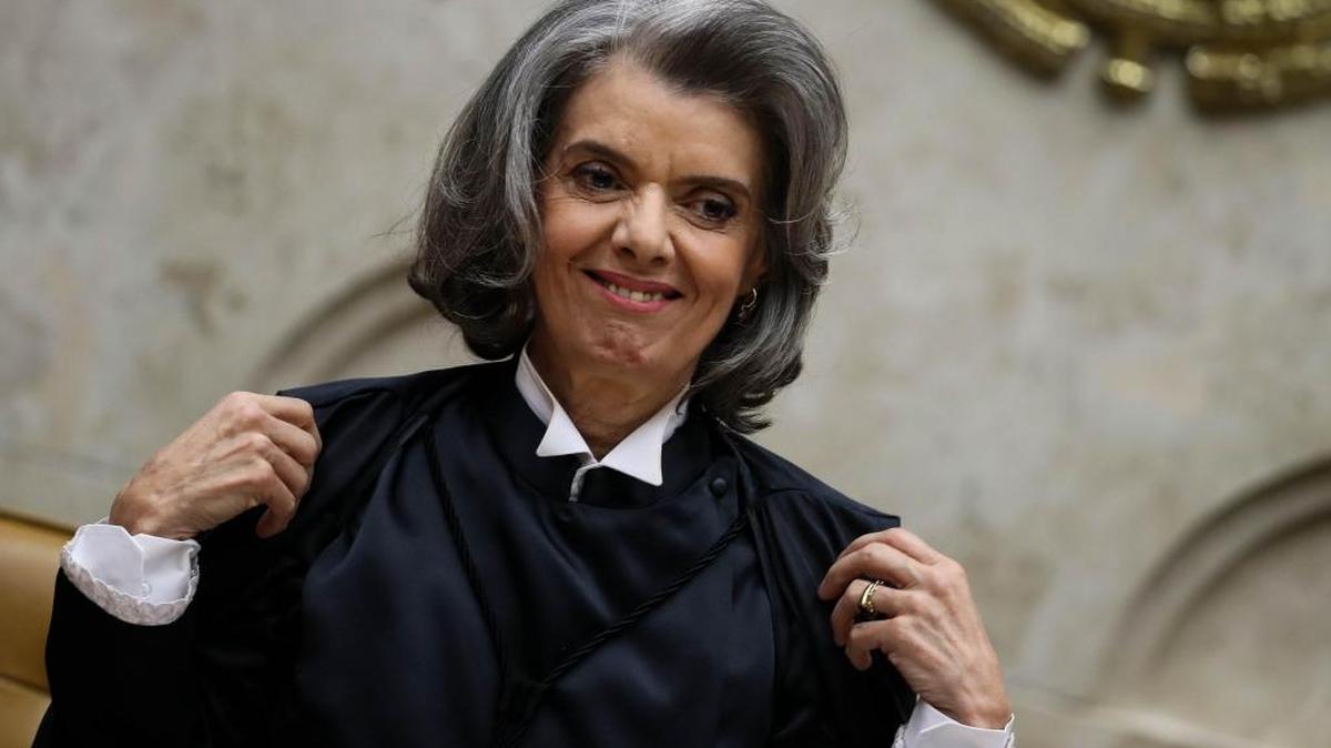 La magistrada Carmen Lucia Antunes Rocha asiste a la ceremonia donde asumió como presidenta del Tribunal Supremo el lunes en Brasilia.