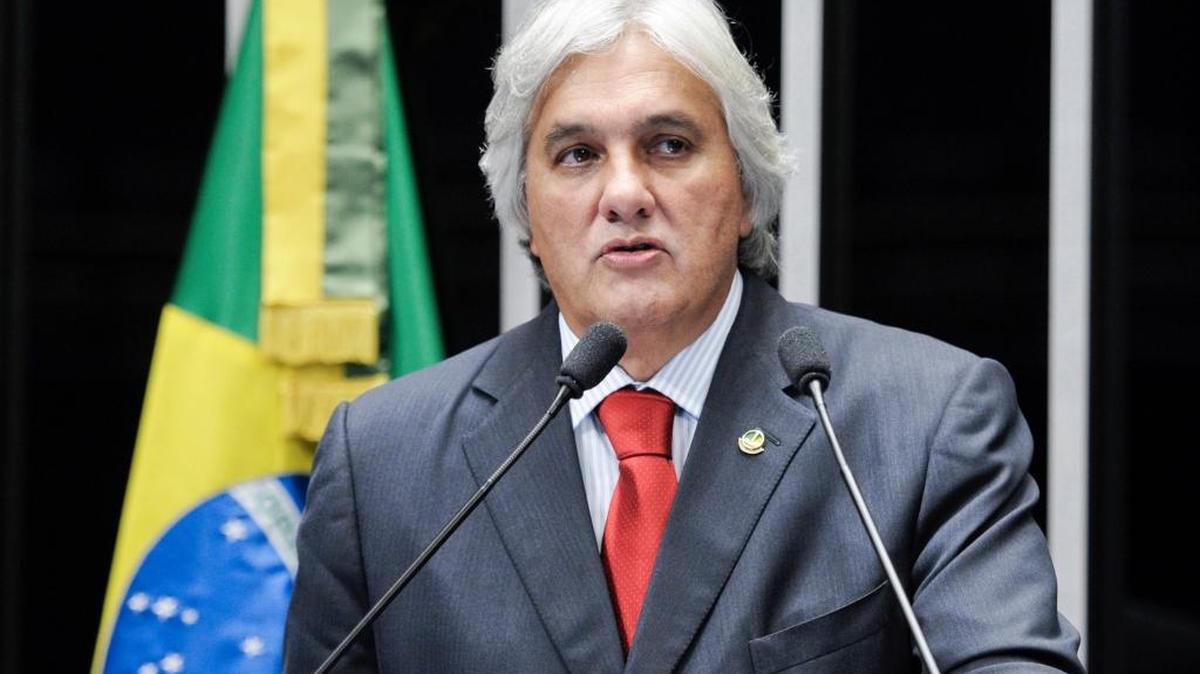 El líder del partido oficialista en el Senado de Brasil, Delcídio Amaral, en febrero en una reunión del Partido de los Trabajadores.