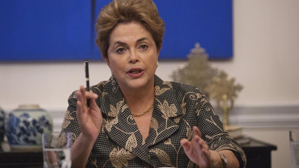 Dilma Rousseff asistió a una convención nacional sobre derechos humanos en la que fue recibida por cientos de personas al grito de “no habrá golpe”.