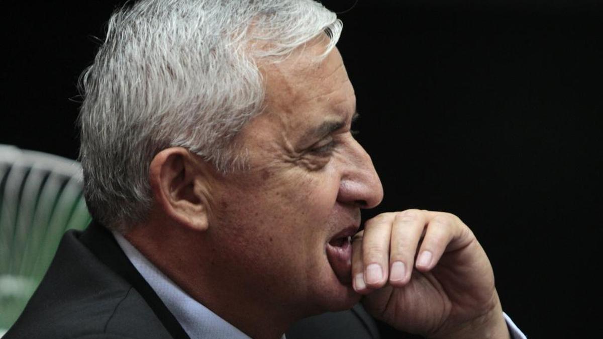 
El ex presidente de Guatemala Otto Pérez Molina asiste a una audiencia el martes, donde el juez Miguel Ángel Galvéz decidió abrir un proceso penal en su contra.,
Biba

