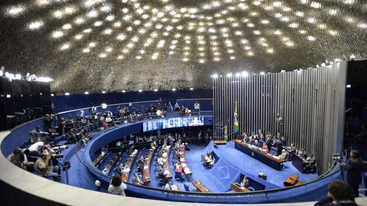 Vista general el viernes 26 de agosto de 2016, del Senado brasileño que empezó a escuchar a los seis testigos de la defensa de la presidenta suspendida, Dilma Rousseff, en una nueva audiencia de la fase final del proceso que le puede costar el cargo y que concluirá la semana próxima.