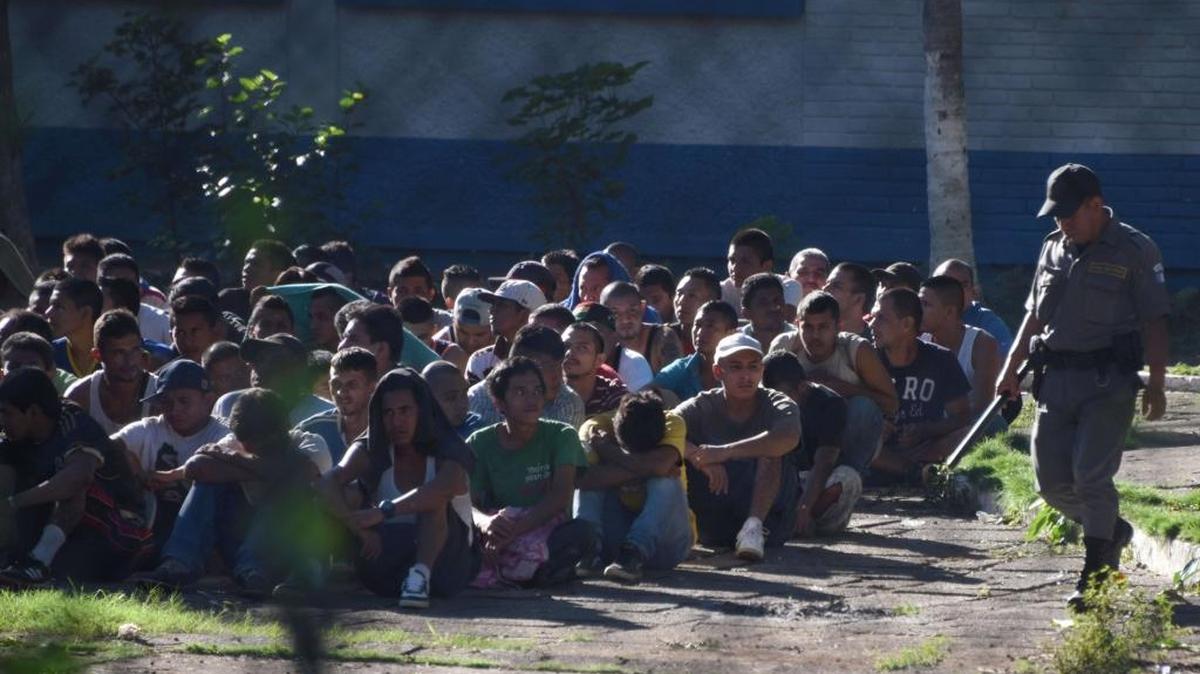 Un grupo de prisioneros son visto en la cárcel de máxima seguridad en Escuintla, Guatemala City.