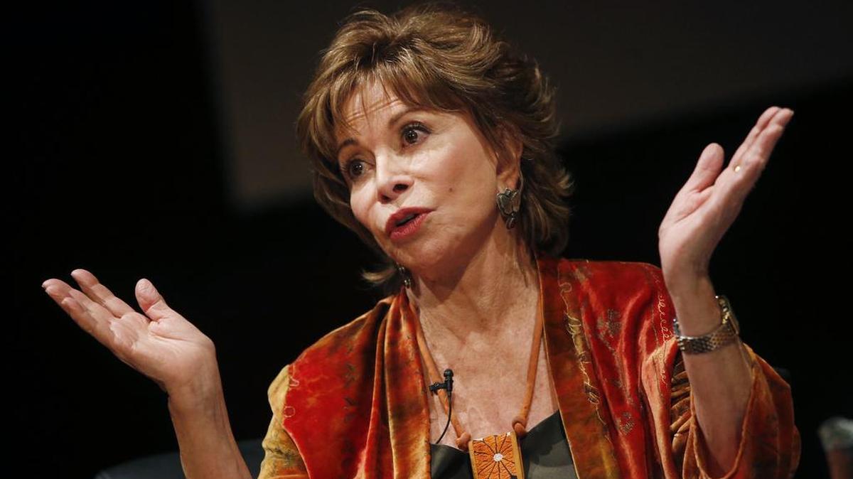 La escritora chilena Isabel Allende participa en la presentación de su libro "Más allá del Invierno" el lunes 21 de agosto de 2017, en Santiago de Chile (Chile).
