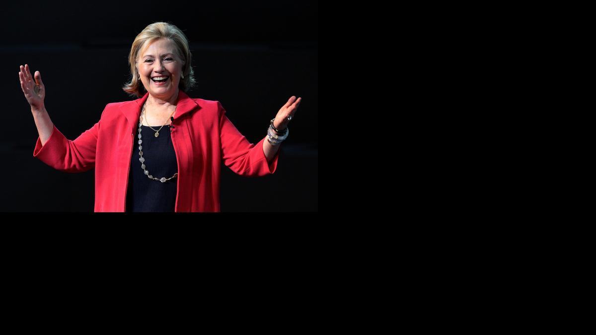 
La exsecretaria de estado de Estados Unidos Hillary Clinton habla durante una conferencia, ante 10,000 becarios de la fundación del multimillonario Carlos Slim, en el Auditorio Nacional de Ciudad de México.
