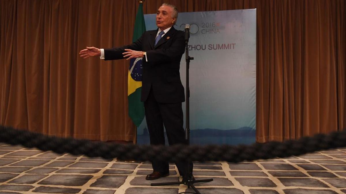 El presidente de Brasil, Michel Temer, durante su intervención de la noche de hoy ante la prensa tras su participación en la jornada inaugural de la cumbre anual del G20 en la ciudad china de Hangzhou.