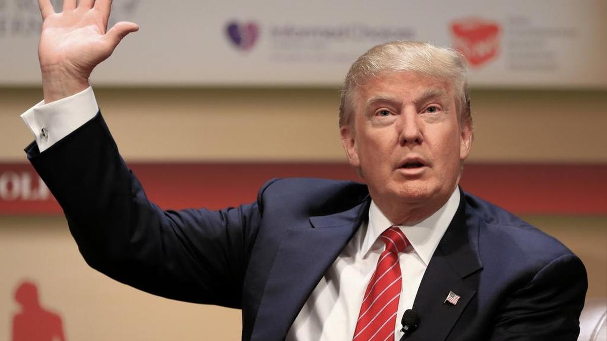 
El precandidato republicano a la Presidencia de EEUU, Donald Trump, habla en la Cumbre de Liderazgo Familiar en Ames, Iowa, el sábado.
